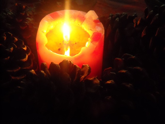 [Christmas Candle[2].jpg]