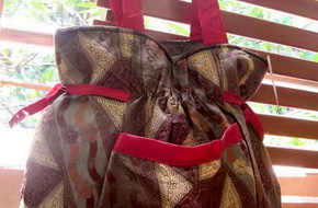 Tas Batik: Merah Tali Pita