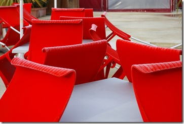 Les chaise rouges 1