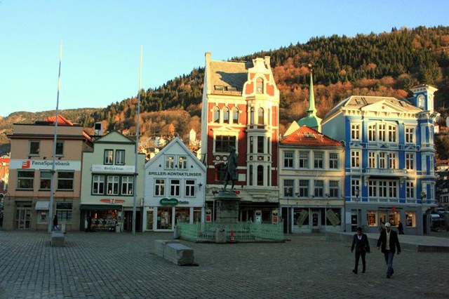 [Bergen2010 011-2[3].jpg]