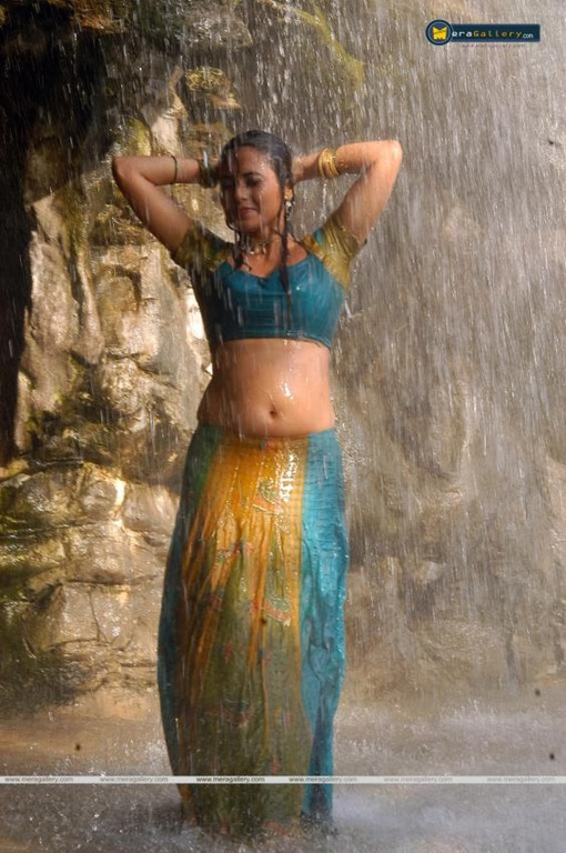 [Meenakshi_MeraGallery_ _38_[2].jpg]