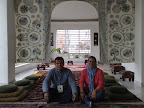 Julian Zapata y Fanny Ochoa en la sala de oración del Centro Cultural Islámico de Colombia