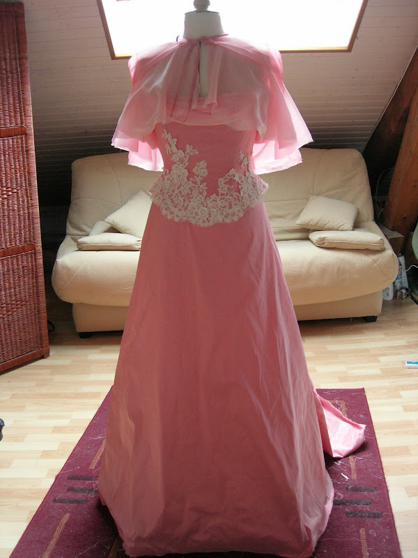 Robe de mari&eacute;e rose