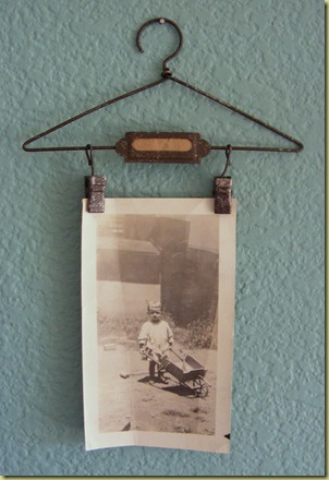 photo hanger clips