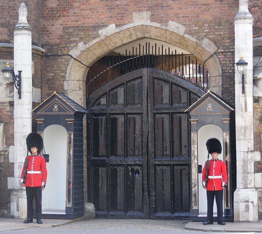 [PalaceGuards[9].jpg]