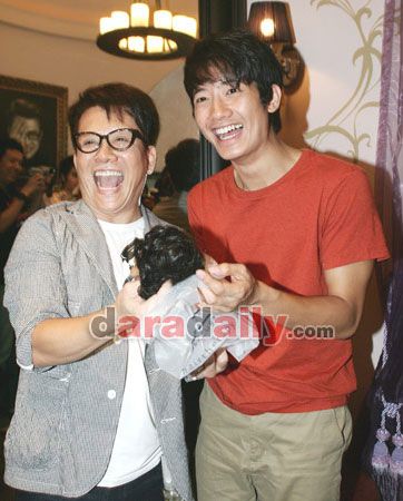 รูปภาพ เป้ ตัดผม เป้ อารักษ์ ตัดผมสั้น เปลี่ยนลุครับบทนำภาพยนตร์ เฉือน