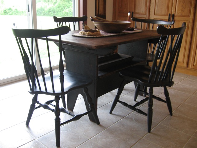 [Kitchen table 003[2].jpg]