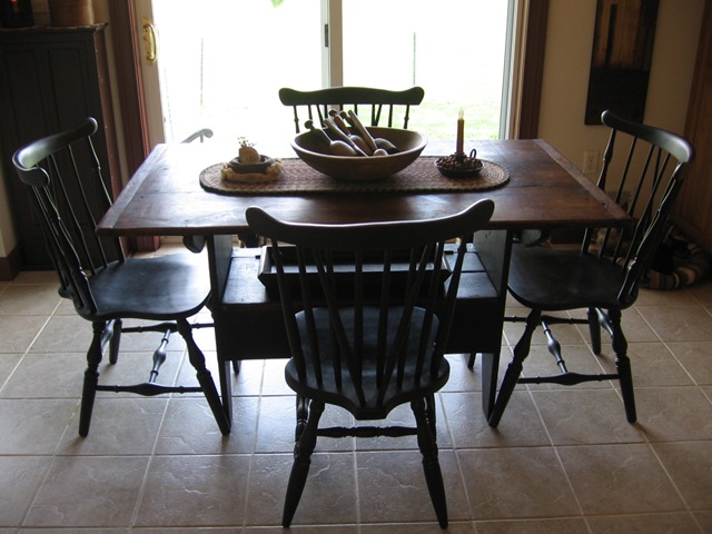 [Kitchen table 001[2].jpg]