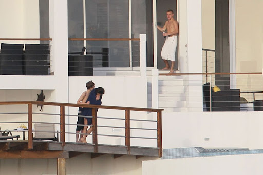 justin bieber selena gomez yacht pictures. Justin Bieber Selena Gomez