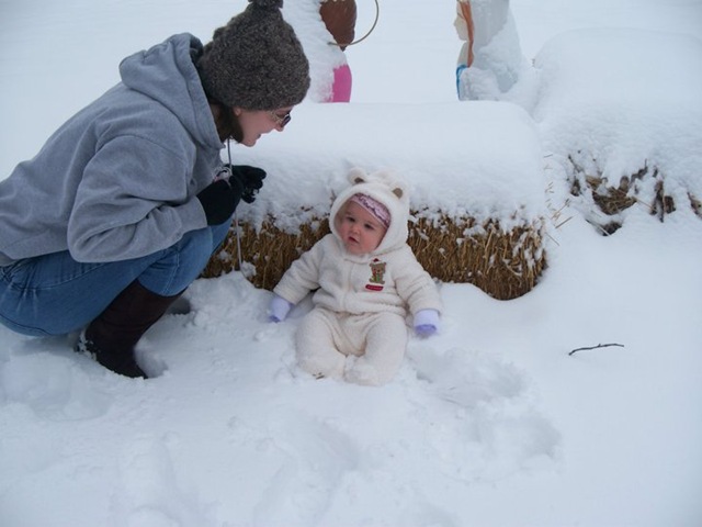 [bella mommy snow[3].jpg]