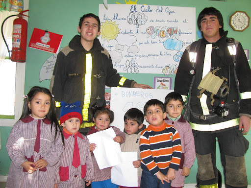 Bomberos visitó a pequeños de Jardin Infantil
