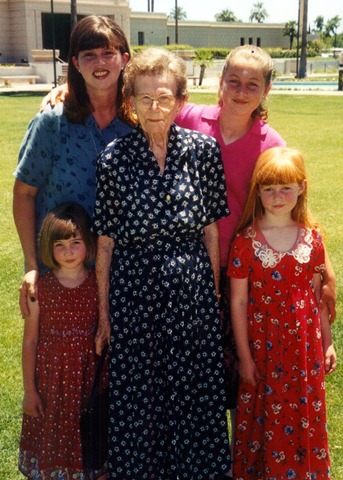 [Velda, Julie & the girls at Mesa Temple, May 2001_edited-1[4].jpg]