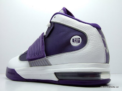 Nike Zoom Soldier IV TB WMNS White/Purple Sample New Photos nike zoom soldier 4 tb white purple 2 02 Nike Zoom Soldier IV TB WMNS White/Purple Sample New Photos