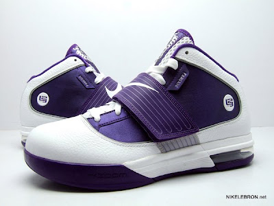 Nike Zoom Soldier IV TB WMNS White/Purple Sample New Photos nike zoom soldier 4 tb white purple 2 04 Nike Zoom Soldier IV TB WMNS White/Purple Sample New Photos