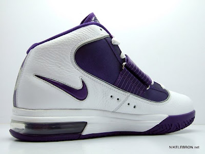 Nike Zoom Soldier IV TB WMNS White/Purple Sample New Photos nike zoom soldier 4 tb white purple 2 06 Nike Zoom Soldier IV TB WMNS White/Purple Sample New Photos