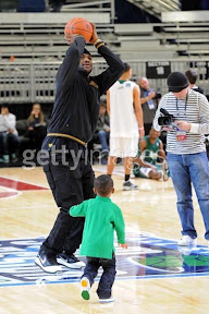 lebron james nba 100212 all star dallas 12 2010 NBA All Star: King James with the Black/White/Gold AMLVII