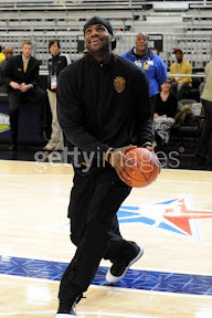 lebron james nba 100212 all star dallas 15 2010 NBA All Star: King James with the Black/White/Gold AMLVII
