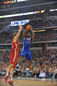 lebron james nba 100214 all star dallas 27 2010 NBA All Star: D Wade and LeBron lead EAST in Front of 108k