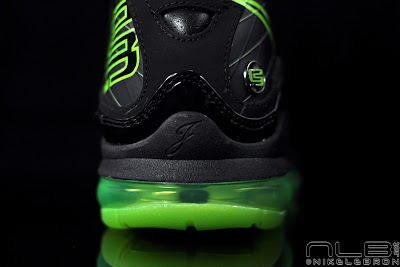 Air Max LeBron VII Black/Electric Green aka Dunkman Showcase lebron7 black dunkman 95 web Air Max LeBron VII Black/Electric Green aka Dunkman Showcase