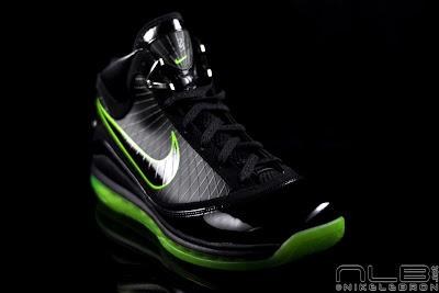 Air Max LeBron VII Black/Electric Green aka Dunkman Showcase lebron7 black dunkman 72 web Air Max LeBron VII Black/Electric Green aka Dunkman Showcase