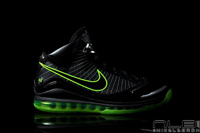 Air Max LeBron VII Black/Electric Green aka Dunkman Showcase lebron7 black dunkman 96 web Air Max LeBron VII Black/Electric Green aka Dunkman Showcase