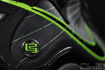 Air Max LeBron VII Black/Electric Green aka Dunkman Showcase lebron7 black dunkman 64 web Air Max LeBron VII Black/Electric Green aka Dunkman Showcase
