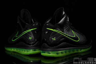 Air Max LeBron VII Black/Electric Green aka Dunkman Showcase lebron7 black dunkman 90 web Air Max LeBron VII Black/Electric Green aka Dunkman Showcase