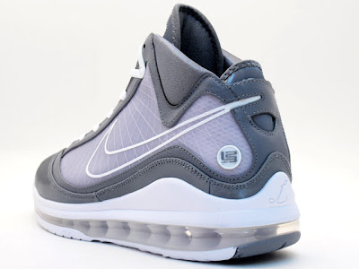 nike air max lebron 7 gr cool grey white 4 02 Releasing Now: Nike Air Max LeBron VII   Cool Grey / White