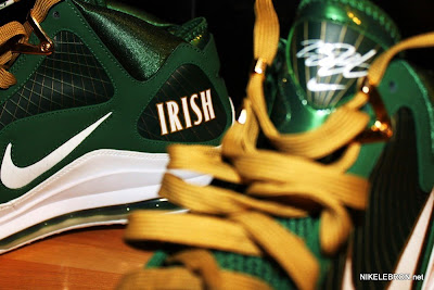 nike air max lebron 7 pe svsm away 2 06 Air Max LeBron VII (7) SVSM Away Player Exclusive Showcase