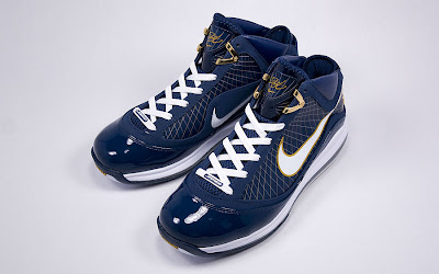 LeBron VII Akron Exclusive New Pics. Restock at HOH on Tuesday. nike air max lebron 7 pe university of akron 6 04 LeBron VII Akron Exclusive New Pics. Restock at HOH on Tuesday.