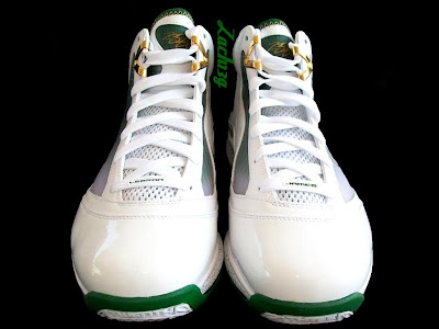 Nike Air Max LeBron VII (7) SVSM Home Player Exclusive Gallery nike air max lebron 7 pe svsm home 3 08 Nike Air Max LeBron VII (7) SVSM Home Player Exclusive Gallery