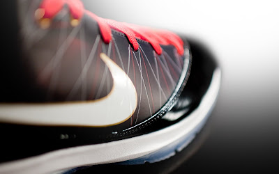 nike lebron 7 ps gr black white red 6 06 Releasing Now: Nike LeBron VII P.S. Black/White Sport Red