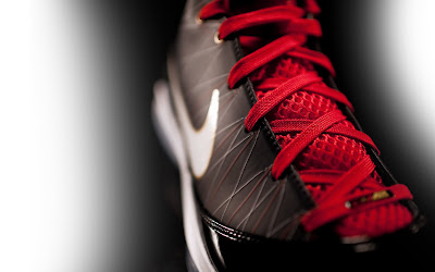 nike lebron 7 ps gr black white red 6 07 Releasing Now: Nike LeBron VII P.S. Black/White Sport Red