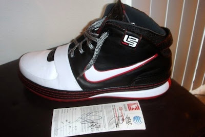 nike zoom lebron 6 pe black white red 1 02 LeBron James Zoom LeBron VI Game Worn Player Exclusive