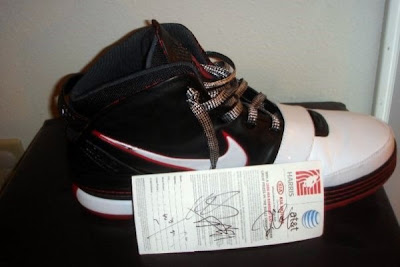 nike zoom lebron 6 pe black white red 1 03 LeBron James Zoom LeBron VI Game Worn Player Exclusive