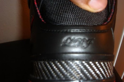 nike zoom lebron 6 pe black white red 1 04 LeBron James Zoom LeBron VI Game Worn Player Exclusive