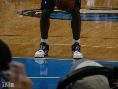 nike zoom lebron 6 pe white navy black 1 02 A Preview of the New York City Inspired Nike Zoom LeBron VI