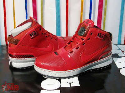 New York City aka Big Apple Nike Zoom LeBron VI Gallery nike zoom lebron 6 pe big apple 5 01 New York City aka Big Apple Nike Zoom LeBron VI Gallery