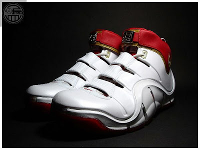 A Look Back at King James Nike Zoom LeBron IV Home PE lbj4 pe wht red11 10 A Look Back at King James Nike Zoom LeBron IV Home PE