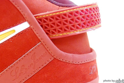 nike zoom lebron 6 pe hardwood classic 1 07 First Look at the 2008 09 Hardwood Classic Zoom LeBron 6