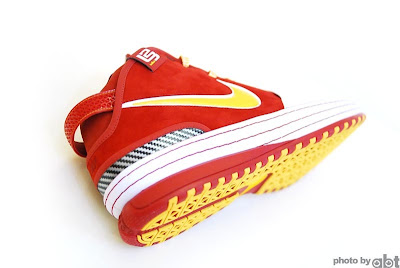 nike zoom lebron 6 pe hardwood classic 1 05 First Look at the 2008 09 Hardwood Classic Zoom LeBron 6