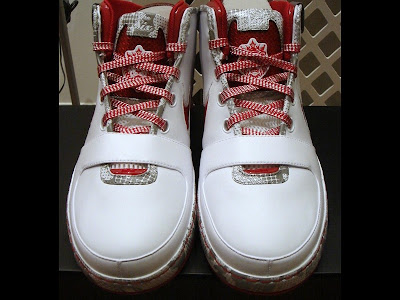 nike zoom lebron 6 gr white crimson grey 2 05 A Second Look at the GRed Nike Zoom LeBron VI Home PE