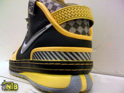 Upcoming Nike Zoom LeBron VI NYC Taxi Real Pictures nike zoom lebron 6 pe taxi new york 3 04 Upcoming Nike Zoom LeBron VI NYC Taxi Real Pictures