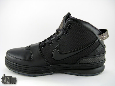 Triple Black Nike Zoom LeBron VI in High Definition nike zoom lebron 6 gr black anthracite 12 02 Triple Black Nike Zoom LeBron VI in High Definition