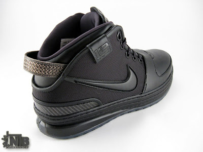 Triple Black Nike Zoom LeBron VI in High Definition nike zoom lebron 6 gr black anthracite 12 07 Triple Black Nike Zoom LeBron VI in High Definition