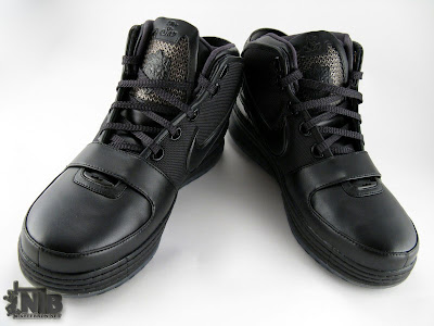 Triple Black Nike Zoom LeBron VI in High Definition nike zoom lebron 6 gr black anthracite 12 10 Triple Black Nike Zoom LeBron VI in High Definition