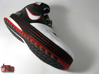 nike zoom lebron 6 gr black white red 16 36  A Common Colorway For An Extraordinary Sneaker