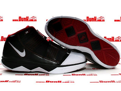 nike zoom soldier 3 gr black white red 5 02 Nike Zoom Soldier III Production vs Sample Comparison