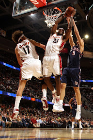 lebron james nba 090325 cle vs njn 01 LeBron Best in March. Cavaliers Lose Two Straight.