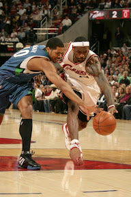 lebron james nba 090327 cle vs min 08 LeBron Best in March. Cavaliers Lose Two Straight.